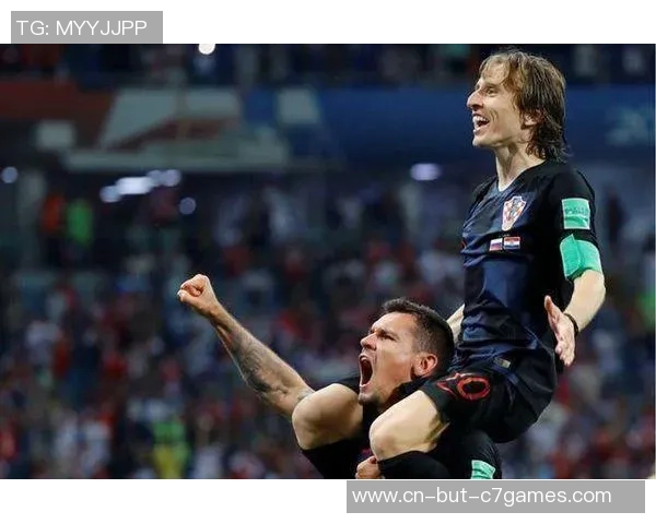 太阳报：马赛vs纽卡有球迷在厕所发生关系，后男人与差人抵触